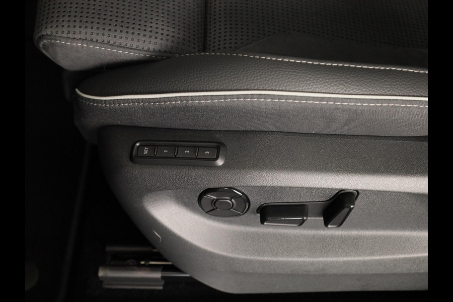 Škoda Kodiaq Sportline Business PHEV 1.5 TSI 204 pk 6 versn. DSG | Panoramadak | Wegklapbare trekhaak | Winter pakket | Verwarmbare vooruit