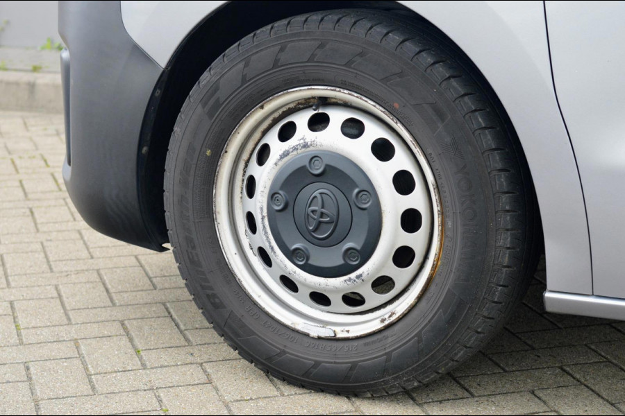 Toyota Proace Shuttle 1.5 D-4D Navigator Medium