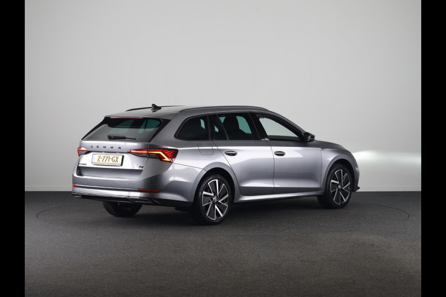 Škoda Octavia Combi 1.4 TSI iV PHEV Sportline Business 204 pk Automaat (DSG) | Verlengde garantie | Navigatie | Parkeersensoren | Adaptieve cruise control | Stoelverwarming |