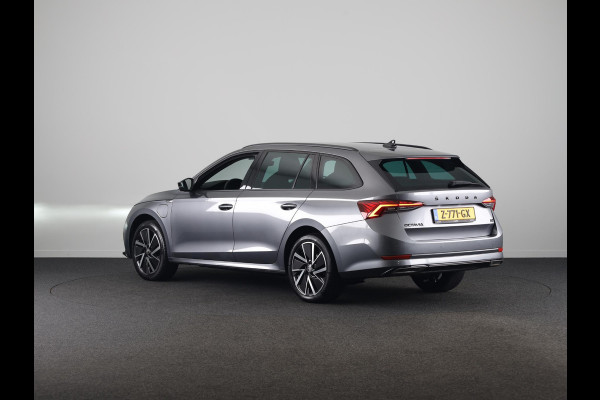 Škoda Octavia Combi 1.4 TSI iV PHEV Sportline Business 204 pk Automaat (DSG) | Verlengde garantie | Navigatie | Parkeersensoren | Adaptieve cruise control | Stoelverwarming |