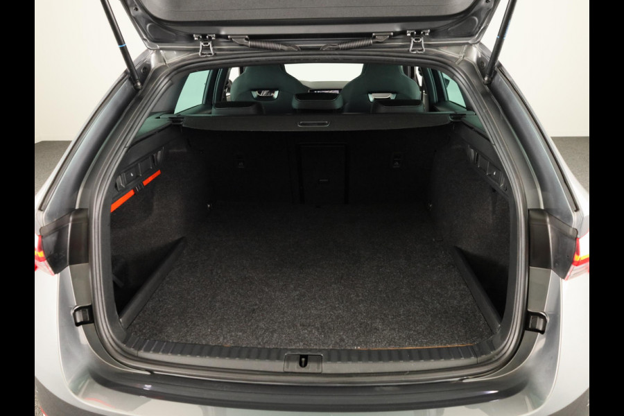 Škoda Octavia Combi 1.4 TSI iV PHEV Sportline Business 204 pk Automaat (DSG) | Verlengde garantie | Navigatie | Parkeersensoren | Adaptieve cruise control | Stoelverwarming |