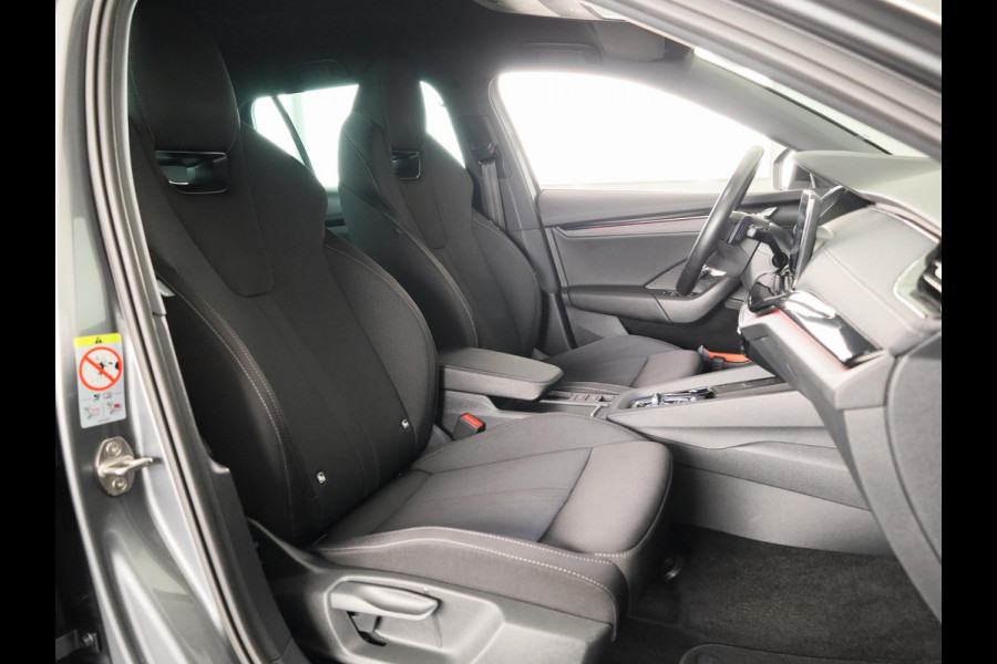 Škoda Octavia Combi 1.4 TSI iV PHEV Sportline Business 204 pk Automaat (DSG) | Verlengde garantie | Navigatie | Parkeersensoren | Adaptieve cruise control | Stoelverwarming |