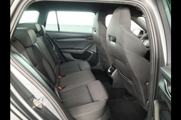 Škoda Octavia Combi 1.4 TSI iV PHEV Sportline Business 204 pk Automaat (DSG) | Verlengde garantie | Navigatie | Parkeersensoren | Adaptieve cruise control | Stoelverwarming |