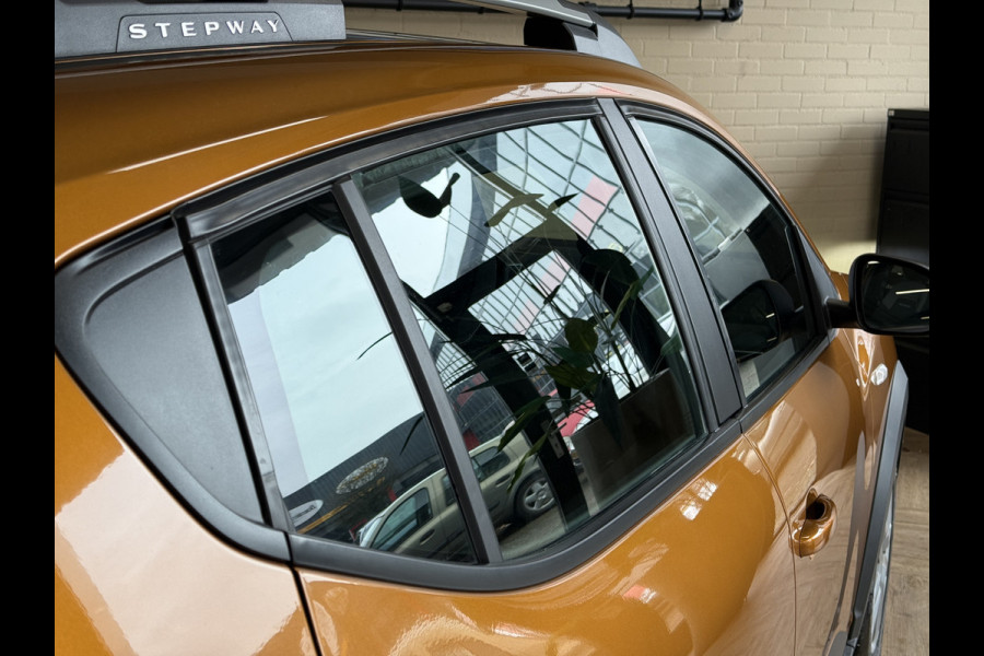 Dacia SANDERO Stepway 1.0 TCe 90 AUT Comfort | Navi | Camera | Clima | Carplay | Cruise control | PDC | LED | 100% Dealer onderhouden!