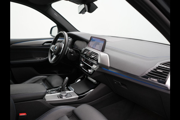 BMW X3 xDrive30e M Sport Plug In Hybrid 293pk Dealer O.H. PHEV | Adaptive Cruise | Head Up | 360 Camera | Harman / Kardon | Adaptief Onderstel | Lederen Sportstoelen Memory & Verwarmd | Sfeerverlichting | M Sportstuur Stuur Verwarmd | Keyless |