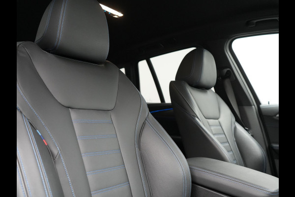 BMW X3 xDrive30e M Sport Plug In Hybrid 293pk Dealer O.H. PHEV | Adaptive Cruise | Head Up | 360 Camera | Harman / Kardon | Adaptief Onderstel | Lederen Sportstoelen Memory & Verwarmd | Sfeerverlichting | M Sportstuur Stuur Verwarmd | Keyless |