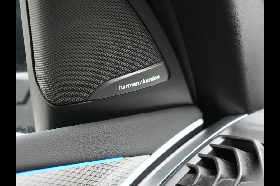 BMW X3 xDrive30e M Sport Plug In Hybrid 293pk Dealer O.H. PHEV | Adaptive Cruise | Head Up | 360 Camera | Harman / Kardon | Adaptief Onderstel | Lederen Sportstoelen Memory & Verwarmd | Sfeerverlichting | M Sportstuur Stuur Verwarmd | Keyless |