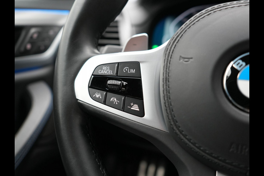 BMW X3 xDrive30e M Sport Plug In Hybrid 293pk Dealer O.H. PHEV | Adaptive Cruise | Head Up | 360 Camera | Harman / Kardon | Adaptief Onderstel | Lederen Sportstoelen Memory & Verwarmd | Sfeerverlichting | M Sportstuur Stuur Verwarmd | Keyless |