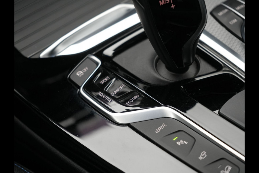 BMW X3 xDrive30e M Sport Plug In Hybrid 293pk Dealer O.H. PHEV | Adaptive Cruise | Head Up | 360 Camera | Harman / Kardon | Adaptief Onderstel | Lederen Sportstoelen Memory & Verwarmd | Sfeerverlichting | M Sportstuur Stuur Verwarmd | Keyless |