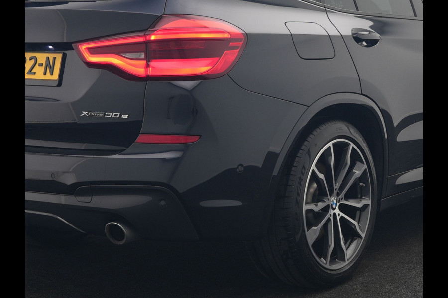 BMW X3 xDrive30e M Sport Plug In Hybrid 293pk Dealer O.H. PHEV | Adaptive Cruise | Head Up | 360 Camera | Harman / Kardon | Adaptief Onderstel | Lederen Sportstoelen Memory & Verwarmd | Sfeerverlichting | M Sportstuur Stuur Verwarmd | Keyless |