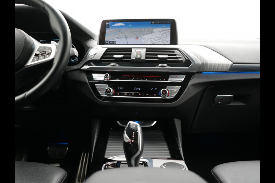 BMW X3 xDrive30e M Sport Plug In Hybrid 293pk Dealer O.H. PHEV | Adaptive Cruise | Head Up | 360 Camera | Harman / Kardon | Adaptief Onderstel | Lederen Sportstoelen Memory & Verwarmd | Sfeerverlichting | M Sportstuur Stuur Verwarmd | Keyless |