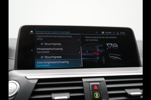 BMW X3 xDrive30e M Sport Plug In Hybrid 293pk Dealer O.H. PHEV | Adaptive Cruise | Head Up | 360 Camera | Harman / Kardon | Adaptief Onderstel | Lederen Sportstoelen Memory & Verwarmd | Sfeerverlichting | M Sportstuur Stuur Verwarmd | Keyless |