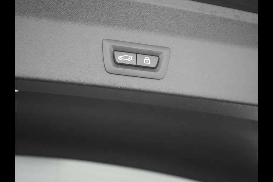 BMW X3 xDrive30e M Sport Plug In Hybrid 293pk Dealer O.H. PHEV | Adaptive Cruise | Head Up | 360 Camera | Harman / Kardon | Adaptief Onderstel | Lederen Sportstoelen Memory & Verwarmd | Sfeerverlichting | M Sportstuur Stuur Verwarmd | Keyless |