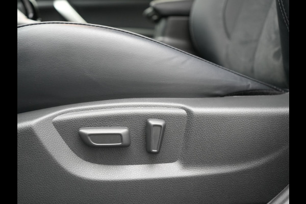 Mitsubishi Eclipse Cross 2.4 Intense+ Plug In Hybrid 188pk Dealer O.H. PHEV | Trekhaak Afn. | 360 Camera | Adaptive Cruise | Lederen Sportstoelen & Stuur Verwarmd | Navigatie Via TomTom | Apple Carplay | Keyless | Blis | DAB |