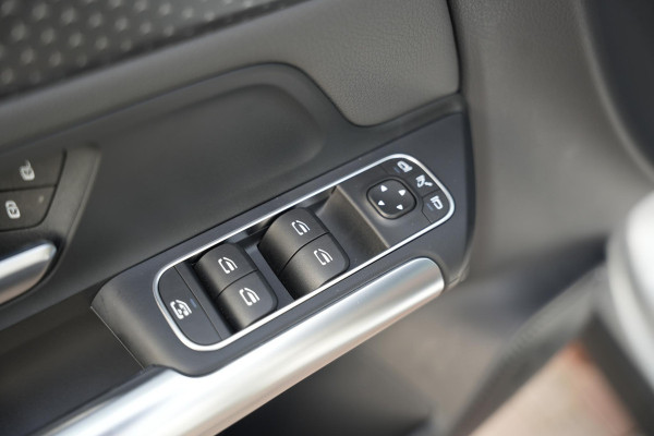 Mercedes-Benz EQA 250+ Business Solution 71 kWh Adapt. Cruise Keyless DAB+ Leer Nieuwstaat!
