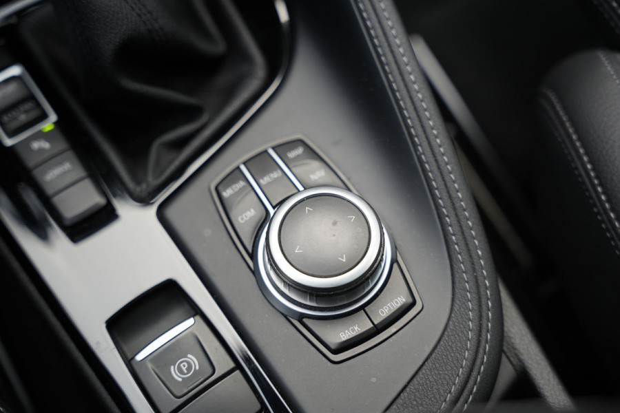 BMW X1 xDrive25e High Executive Panoramadak Adapt Cruise Half leer sport Navi