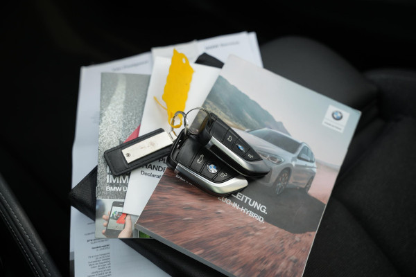 BMW X1 xDrive25e High Executive Panoramadak Adapt Cruise Half leer sport Navi