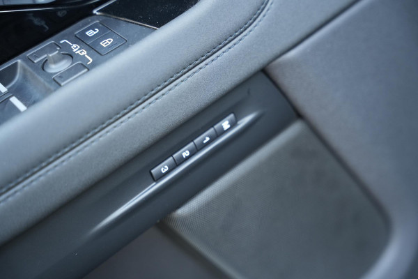 Land Rover Range Rover Evoque 1.5 P300e AWD R-Dynamic SE Panoramadak Meridian Adapt. Cruise Matrix LED Leer