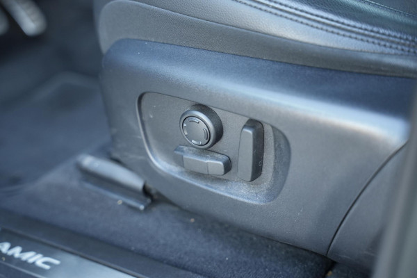 Land Rover Range Rover Evoque 1.5 P300e AWD R-Dynamic SE Panoramadak Meridian Adapt. Cruise Matrix LED Leer