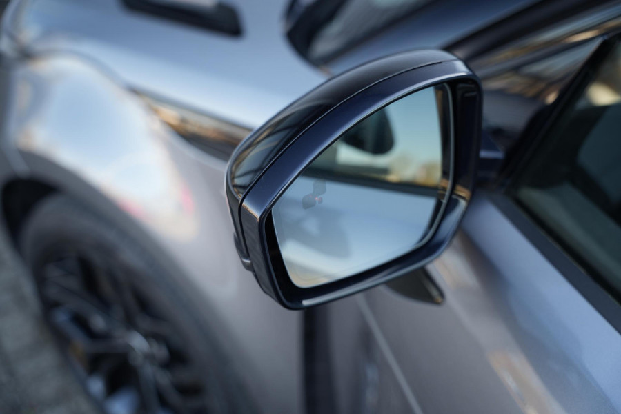 Land Rover Range Rover Evoque 1.5 P300e AWD R-Dynamic SE Panoramadak Meridian Adapt. Cruise Matrix LED Leer