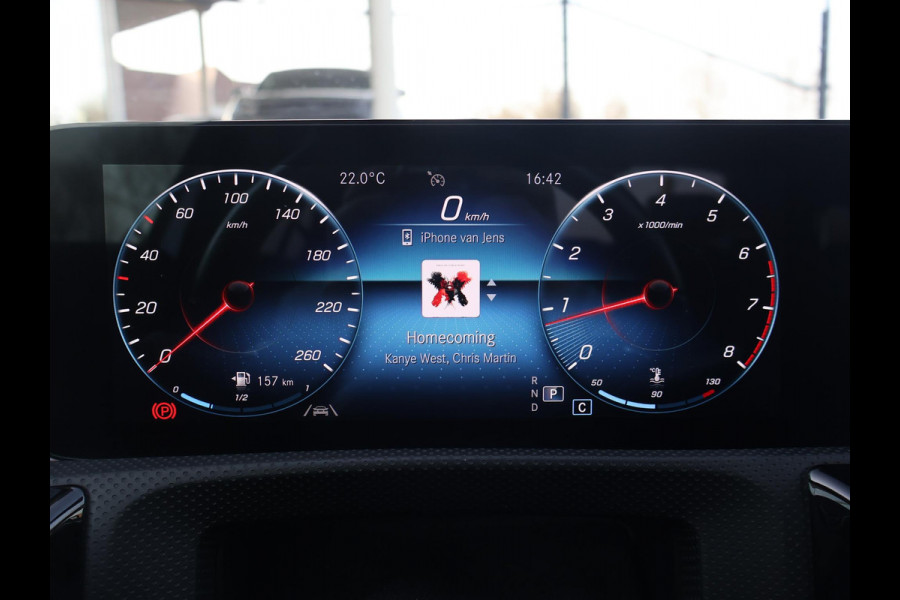 Mercedes-Benz A-Klasse 180 AUT. AMG SPORT + PANORAMA | MBUX | SFEERVERL. | CAMERA | MEMORY | STOELVERW.