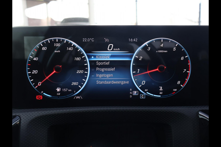 Mercedes-Benz A-Klasse 180 AUT. AMG SPORT + PANORAMA | MBUX | SFEERVERL. | CAMERA | MEMORY | STOELVERW.