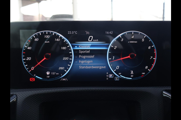 Mercedes-Benz A-Klasse 180 AUT. AMG SPORT + PANORAMA | MBUX | SFEERVERL. | CAMERA | MEMORY | STOELVERW.