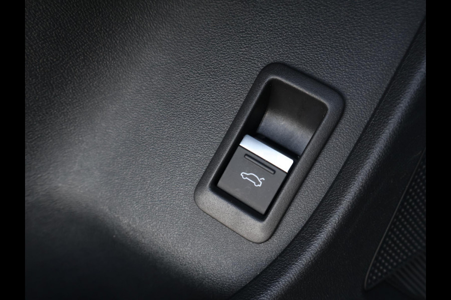 Audi Q4 e-tron 35 LAUNCH EDITION ADVANCED PLUS + PANORAMA | 20 INCH | ADAPTIVE CRUISE | CAMERA | SPORTSTOELEN