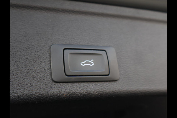 Audi A4 Avant 35 TFSI SPORT S LINE BLACK EDITION QUANTUMGRIJS + LEDER SPORTINTERIEUR | TREKHAAK | 20 INCH