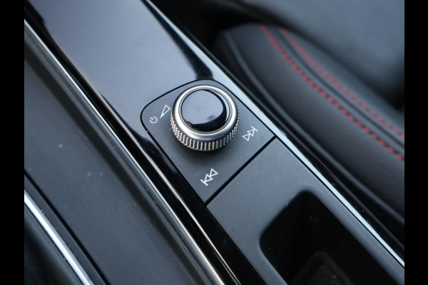 Audi A4 Avant 35 TFSI SPORT S LINE BLACK EDITION QUANTUMGRIJS + LEDER SPORTINTERIEUR | TREKHAAK | 20 INCH