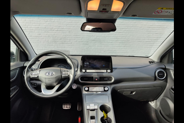 Hyundai Kona EV 64kWh SOH 100% //Bijgeluid Rijmotor// Warmtepomp Navi Ecc Camera Adap.Cruise Pdc Head-Up Apple Carplay Android Auto Display F Lane Assist Dodehoek Assist Privacy Glas Keyless Regensensor 1e Eigenaar Dealeronderhouden Export - Handel Origineel Nederlandse Auto