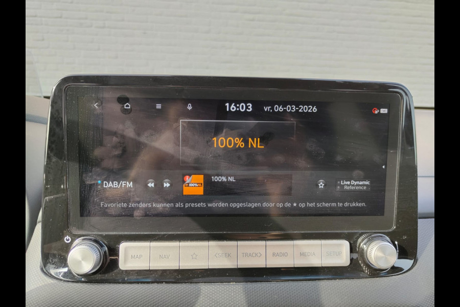 Hyundai Kona EV 64kWh SOH 100% //Bijgeluid Rijmotor// Warmtepomp Navi Ecc Camera Adap.Cruise Pdc Head-Up Apple Carplay Android Auto Display F Lane Assist Dodehoek Assist Privacy Glas Keyless Regensensor 1e Eigenaar Dealeronderhouden Export - Handel Origineel Nederlandse Auto
