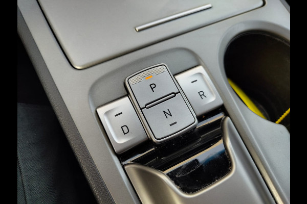 Hyundai Kona EV 64kWh SOH 100% //Bijgeluid Rijmotor// Warmtepomp Navi Ecc Camera Adap.Cruise Pdc Head-Up Apple Carplay Android Auto Display F Lane Assist Dodehoek Assist Privacy Glas Keyless Regensensor 1e Eigenaar Dealeronderhouden Export - Handel Origineel Nederlandse Auto