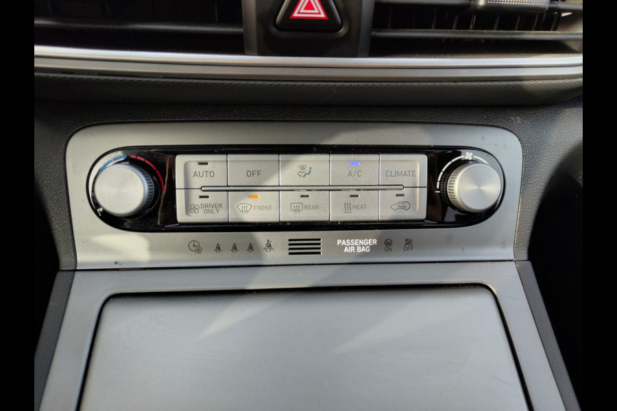 Hyundai Kona EV 64kWh SOH 100% //Bijgeluid Rijmotor// Warmtepomp Navi Ecc Camera Adap.Cruise Pdc Head-Up Apple Carplay Android Auto Display F Lane Assist Dodehoek Assist Privacy Glas Keyless Regensensor 1e Eigenaar Dealeronderhouden Export - Handel Origineel Nederlandse Auto