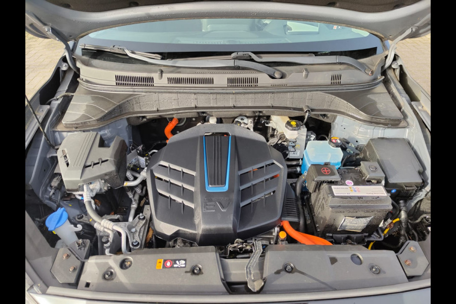 Hyundai Kona EV 64kWh SOH 100% //Bijgeluid Rijmotor// Warmtepomp Navi Ecc Camera Adap.Cruise Pdc Head-Up Apple Carplay Android Auto Display F Lane Assist Dodehoek Assist Privacy Glas Keyless Regensensor 1e Eigenaar Dealeronderhouden Export - Handel Origineel Nederlandse Auto