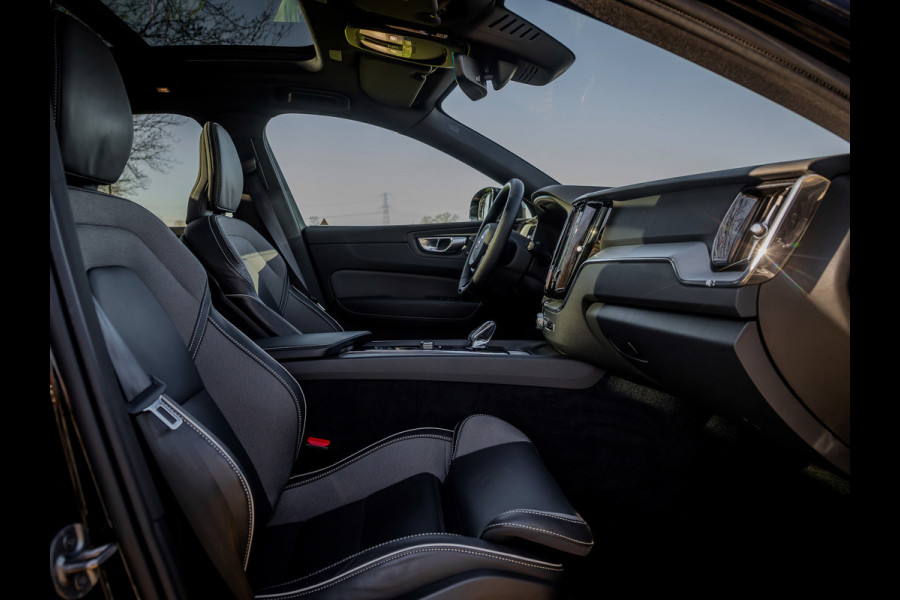 Volvo XC60 2.0 T6 Plug-in hybrid AWD Plus Dark Panoramadak