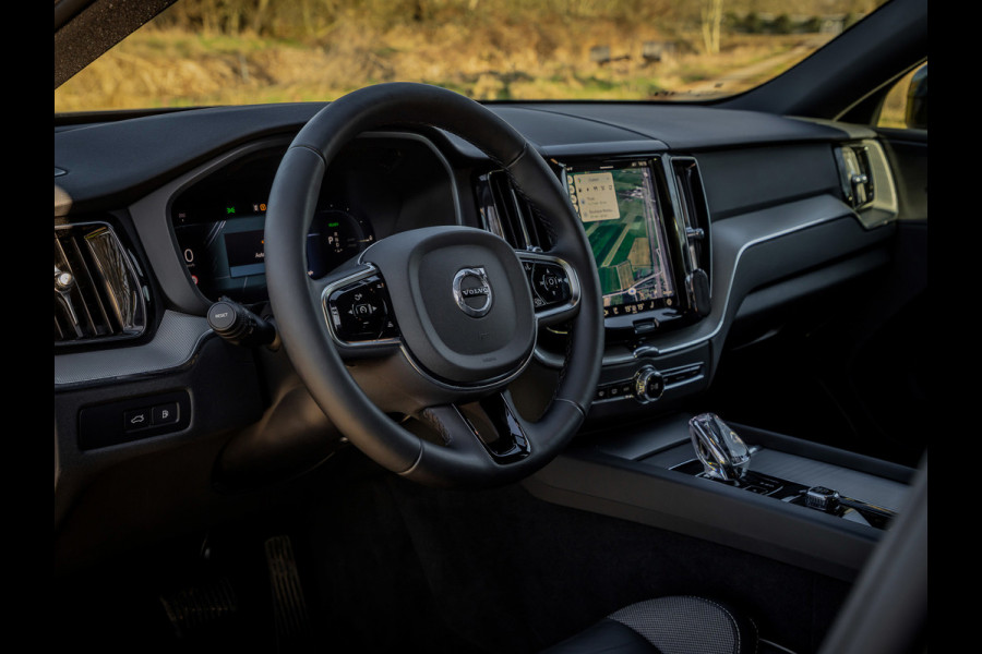 Volvo XC60 2.0 T6 Plug-in hybrid AWD Plus Dark Panoramadak