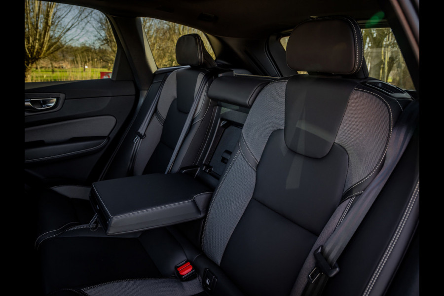 Volvo XC60 2.0 T6 Plug-in hybrid AWD Plus Dark Panoramadak