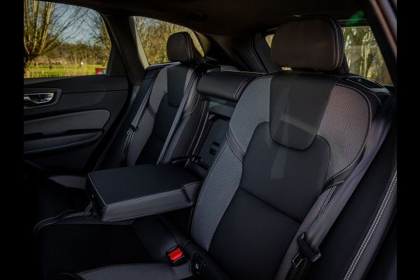 Volvo XC60 2.0 T6 Plug-in hybrid AWD Plus Dark Panoramadak