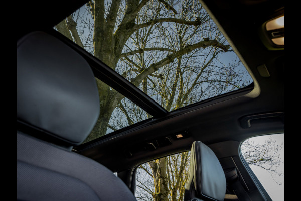 Volvo XC60 2.0 T6 Plug-in hybrid AWD Plus Dark Panoramadak