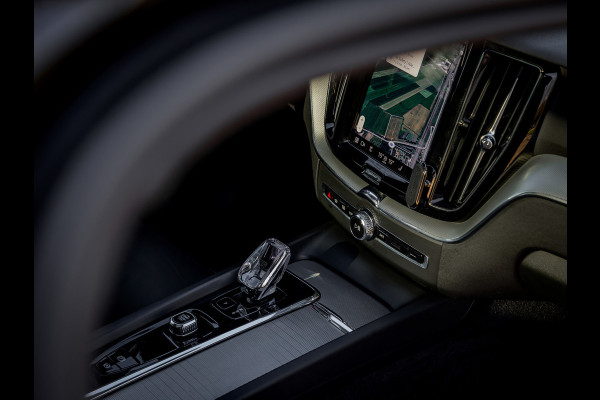 Volvo XC60 2.0 T6 Plug-in hybrid AWD Plus Dark Panoramadak