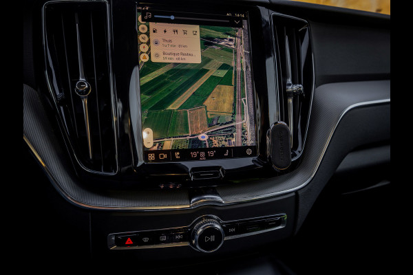 Volvo XC60 2.0 T6 Plug-in hybrid AWD Plus Dark Panoramadak