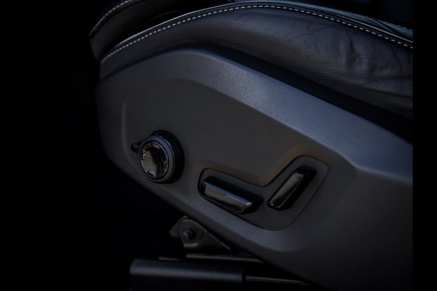 Volvo XC60 2.0 T6 Plug-in hybrid AWD Plus Dark Panoramadak