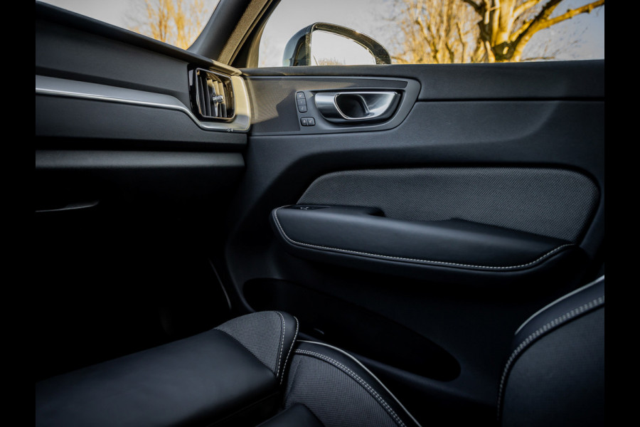 Volvo XC60 2.0 T6 Plug-in hybrid AWD Plus Dark Panoramadak