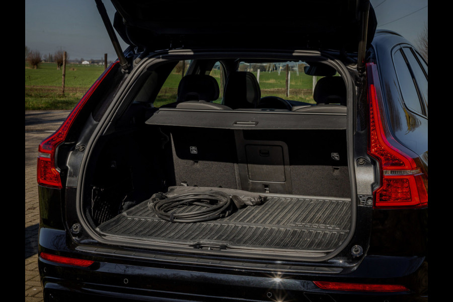 Volvo XC60 2.0 T6 Plug-in hybrid AWD Plus Dark Panoramadak