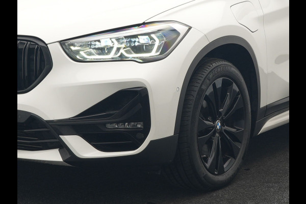 BMW X1 xDrive25e Sportline PHEV 221pk Dealer O.H. | Trekhaak Afn. | Camera | Sportstoelen Memory & Verwarmd | Keyless | Sfeerverlichting | Adaptive LED | Cruise Control | Navigatie | DAB |  Plug In Hybrid
