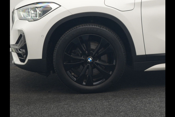 BMW X1 xDrive25e Sportline PHEV 221pk Dealer O.H. | Trekhaak Afn. | Camera | Sportstoelen Memory & Verwarmd | Keyless | Sfeerverlichting | Adaptive LED | Cruise Control | Navigatie | DAB |  Plug In Hybrid
