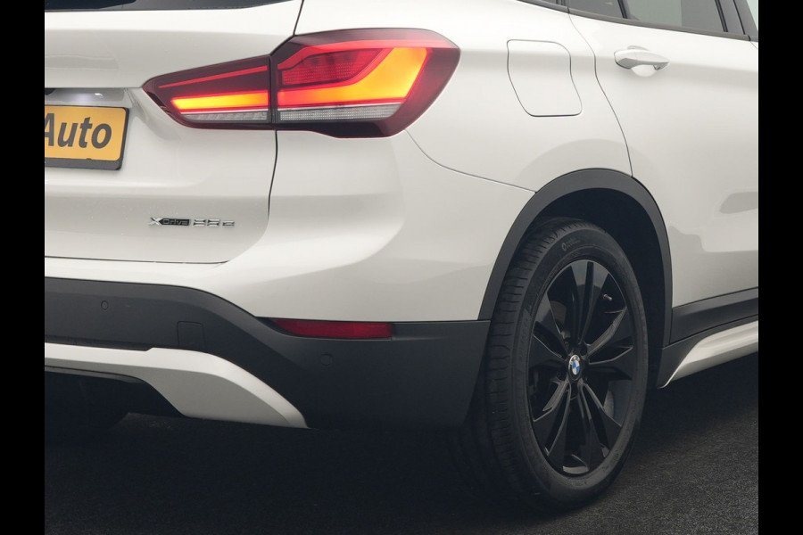 BMW X1 xDrive25e Sportline PHEV 221pk Dealer O.H. | Trekhaak Afn. | Camera | Sportstoelen Memory & Verwarmd | Keyless | Sfeerverlichting | Adaptive LED | Cruise Control | Navigatie | DAB |  Plug In Hybrid