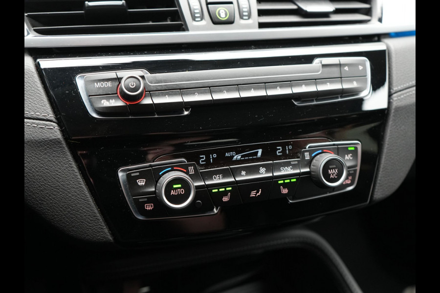 BMW X1 xDrive25e Sportline PHEV 221pk Dealer O.H. | Trekhaak Afn. | Camera | Sportstoelen Memory & Verwarmd | Keyless | Sfeerverlichting | Adaptive LED | Cruise Control | Navigatie | DAB |  Plug In Hybrid