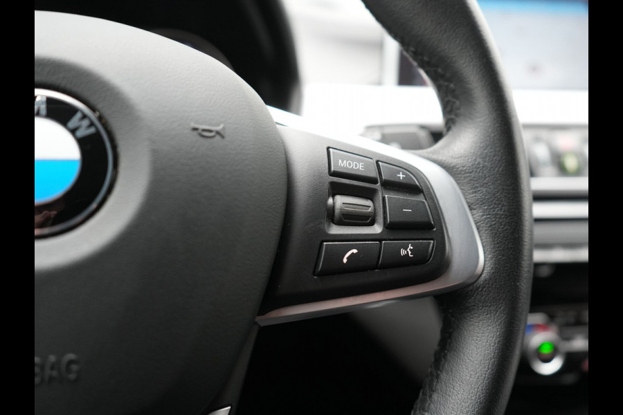 BMW X1 xDrive25e Sportline PHEV 221pk Dealer O.H. | Trekhaak Afn. | Camera | Sportstoelen Memory & Verwarmd | Keyless | Sfeerverlichting | Adaptive LED | Cruise Control | Navigatie | DAB |  Plug In Hybrid